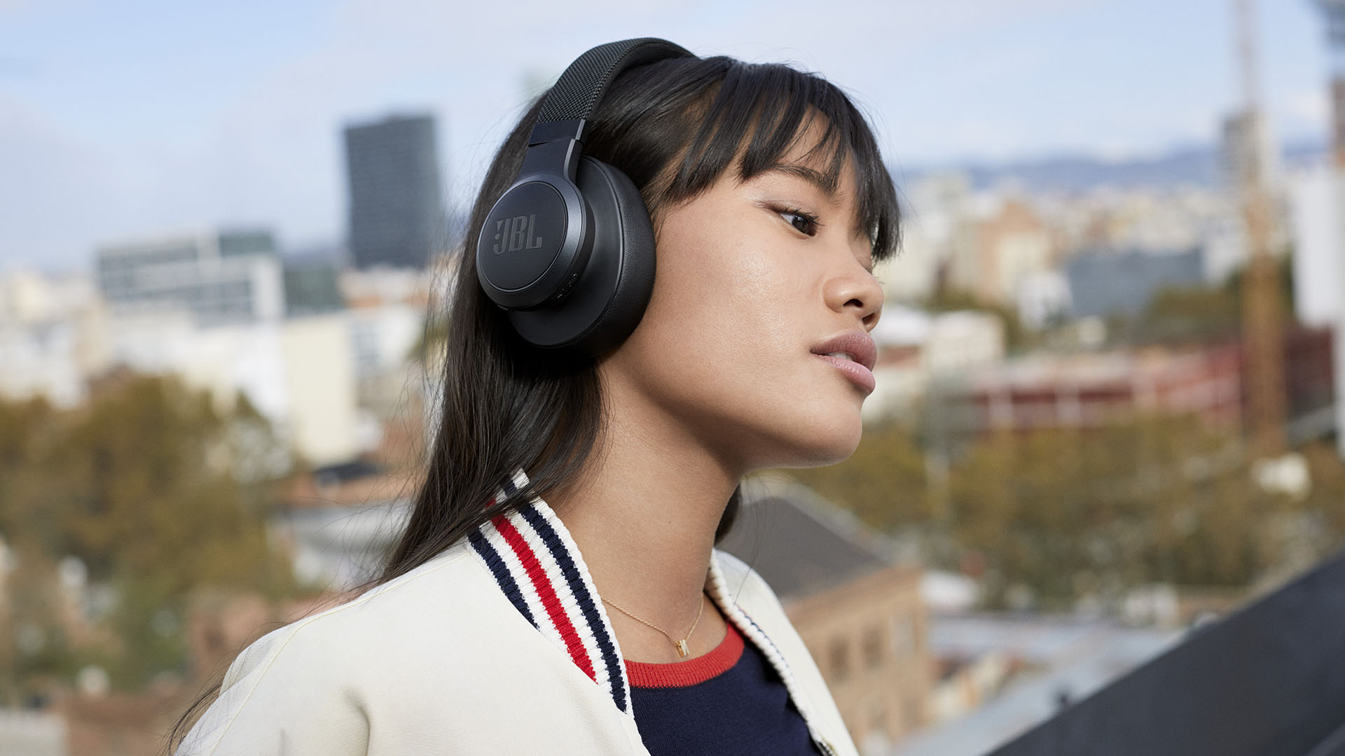 JBL LIVE 500BT belaidės Bluetooth ausinės veikimo laikas 33 val. suderinama su Alexa Google Assistant iOS Android | Nemokamas Pristatymas